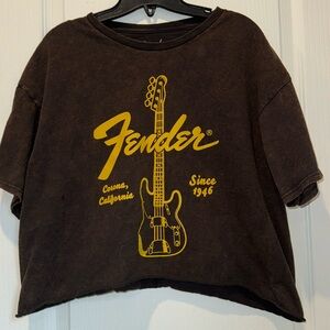 XL Cropped Juniors Fender Tee